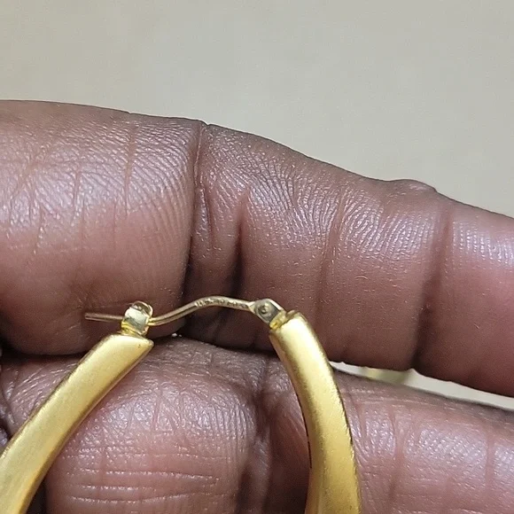 14K ITALIAN YG MILOR OVAL SHAPE HOOPS NWOT